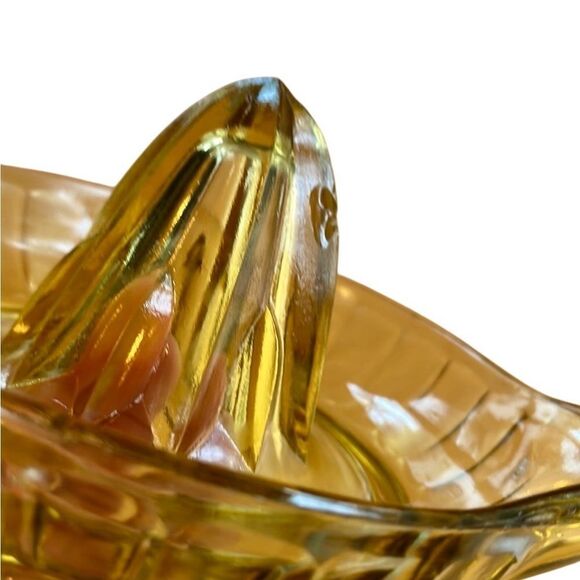 Vintage Glass Citrus Juicer Reamer Amber Depression Era - Picture 5 of 6